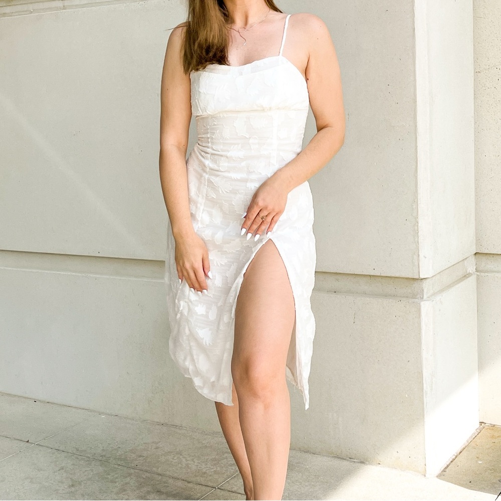 White split dress - Picture 2 of 4